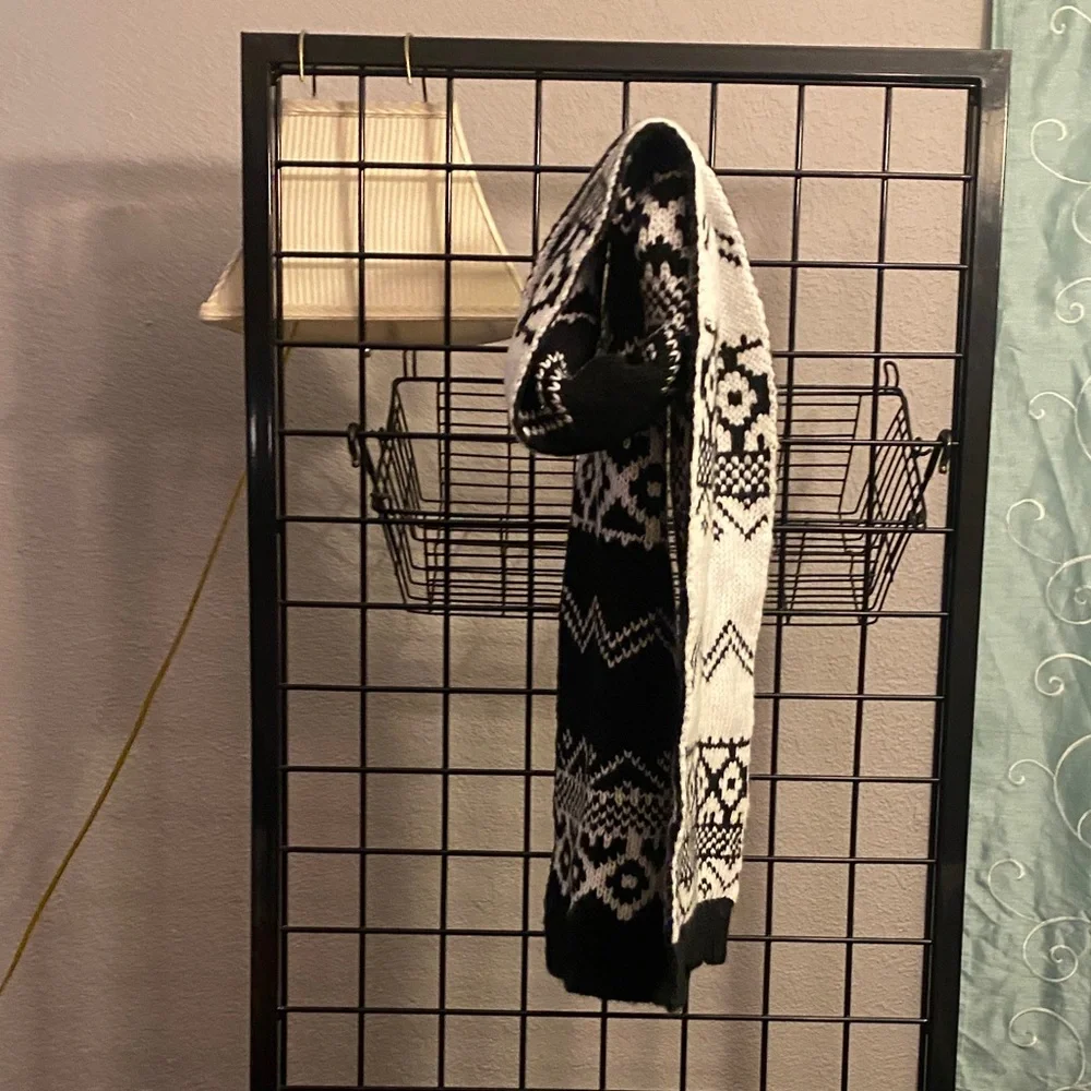 Old Navy Black and White Knit Scarf